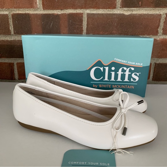Cliffs by WHITE MOUNTAIN Shoes - Cliffs by White Mountain Women's Aubrie white slip on flats loafers US 7.5 M NEW